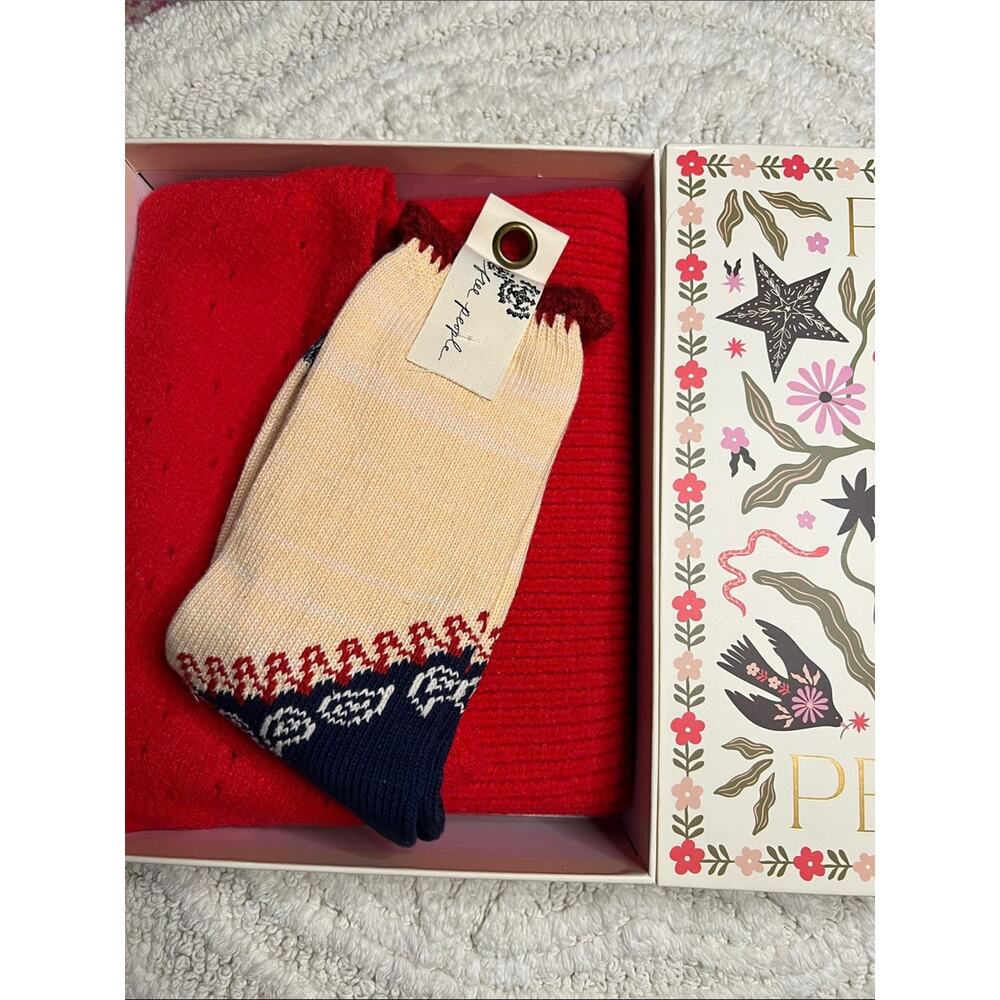 Merry Free People Bundle in Red Beanie Hat, Neckerchief Scarf & Socks Gift Box - Picture 8 of 15